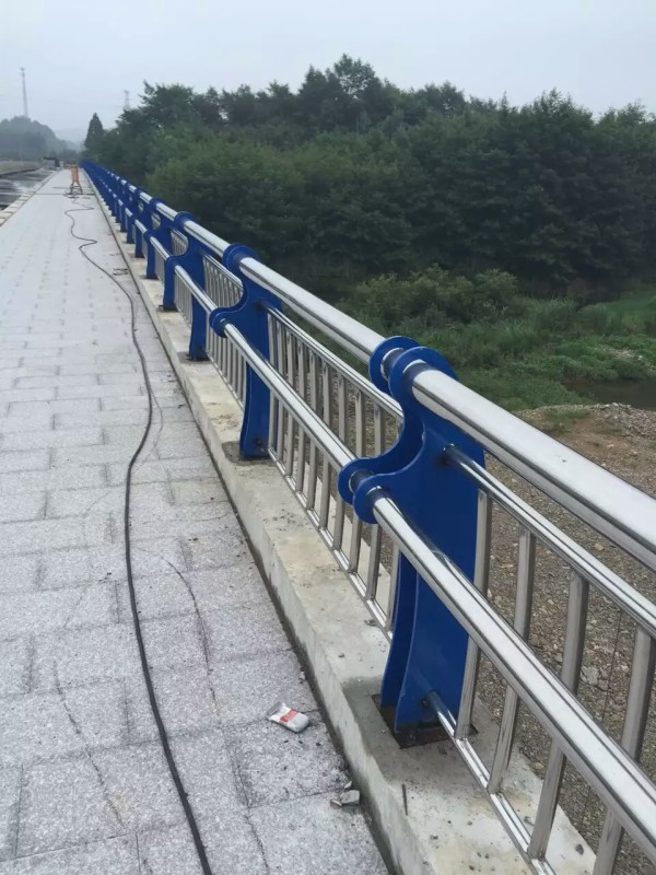 橋梁護欄