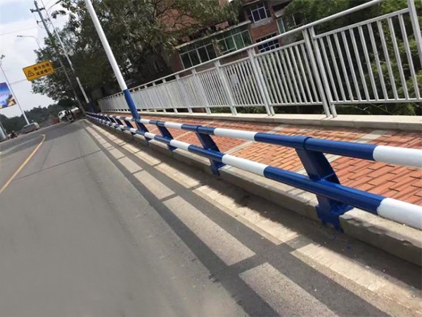 防撞護欄