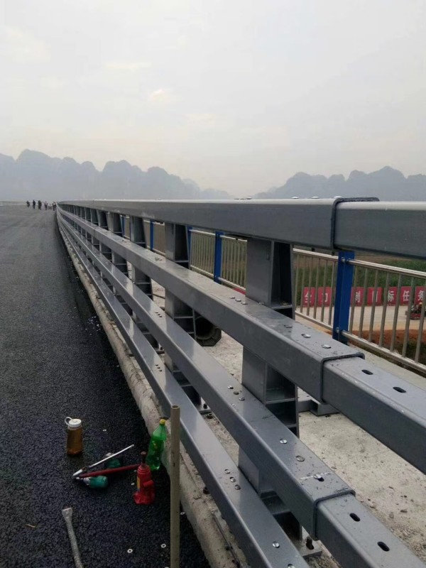 防撞護欄